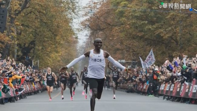 驚人! 肯亞馬拉松跑者 1小時59分完賽 | 華視新聞