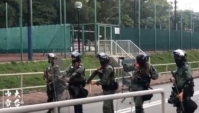 戰場延伸進校園! 港警對香港城大施放催淚彈 | 華視新聞