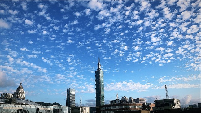 天空超美！滿滿棉花糖是「高積雲」 鄭明典：變天前兆 | 華視新聞
