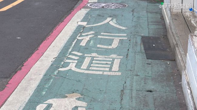 【台語新聞】「綠色人行道」淪停車格 路人得繞道 | 華視新聞