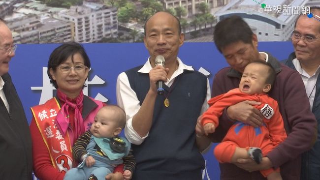 韓抱女嬰舉動遭扭曲 女嬰父決定提告醫師 | 華視新聞