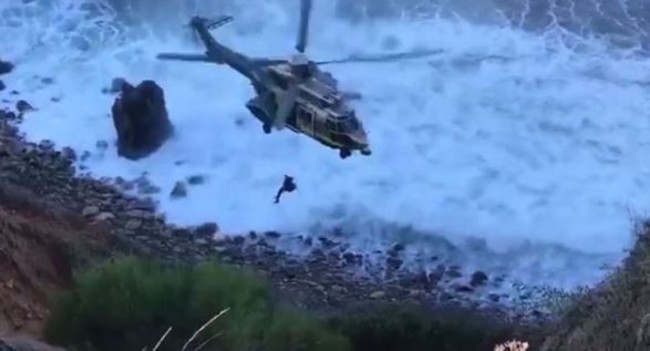 【影】疑登山途中玩手機 女墜60公尺懸崖獲救 | 華視新聞