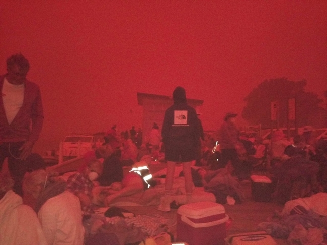 澳洲野火肆虐 「血紅色天空」籠罩渡假勝地 | 華視新聞