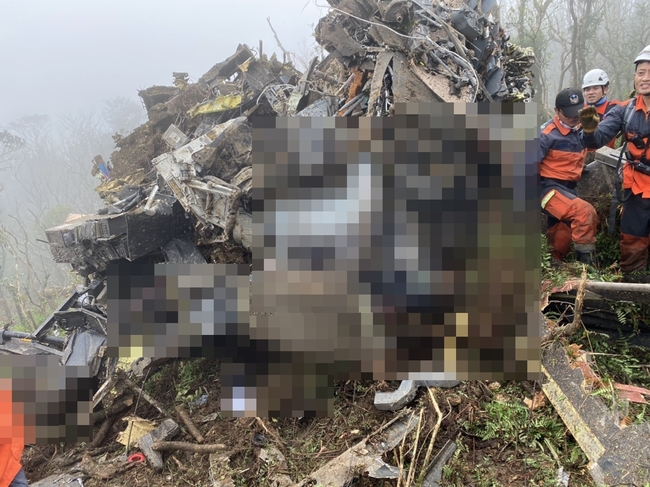 快訊》黑鷹直升機事故8人死亡 國防部說明 | 華視新聞