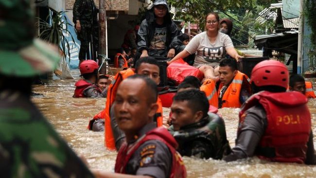 雅加達洪水氾濫釀60死 數十萬人有家歸不得 | 華視新聞