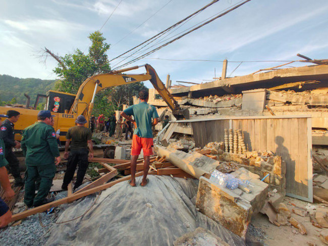 慘劇!柬埔寨半完工旅館崩塌 釀36死、23傷 | 華視新聞