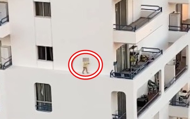 【影】看到會腿軟！西班牙女童5樓外牆趴趴走 | 華視新聞