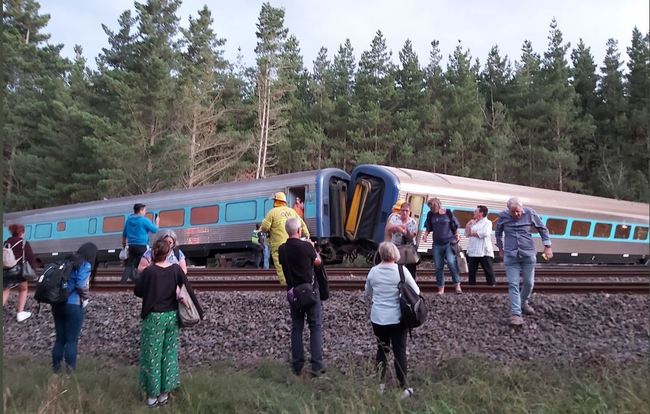 澳洲州際列車脫軌！造成2死12傷意外 | 華視新聞