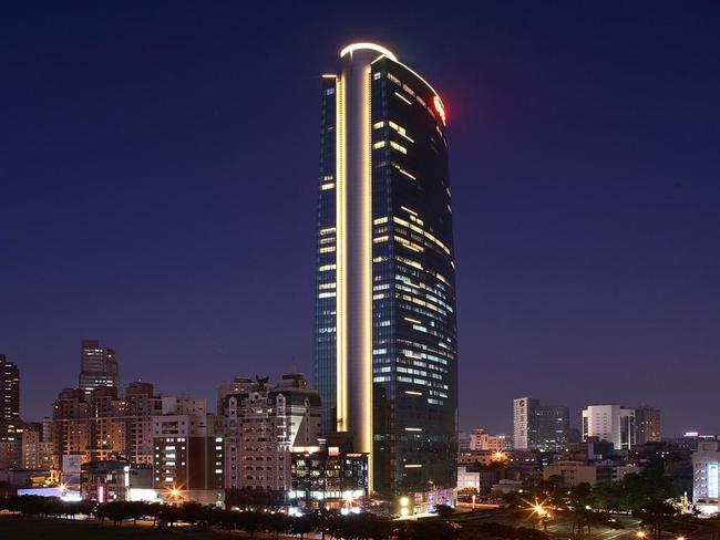 不敵疫情台中亞緻飯店熄燈...194名員工遭資遣 | 華視新聞