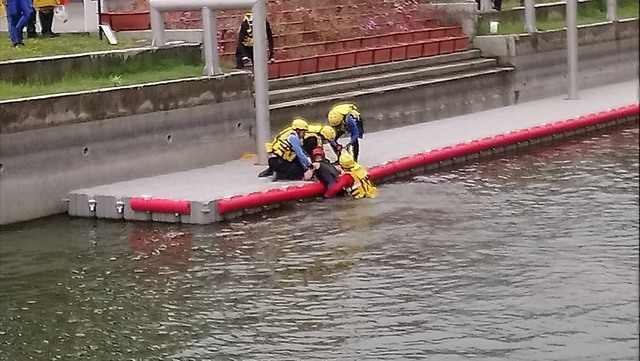 葫蘆墩公園水災防汛演練配合救護溺水民眾