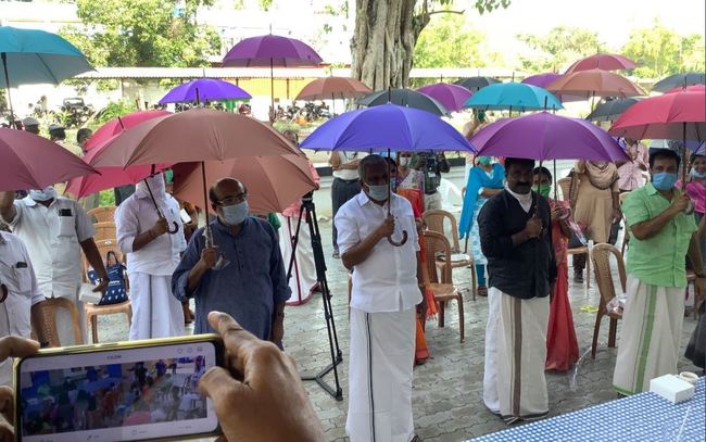 強迫民眾「撐傘」出門 印度祭新招保持社交距離 | 華視新聞