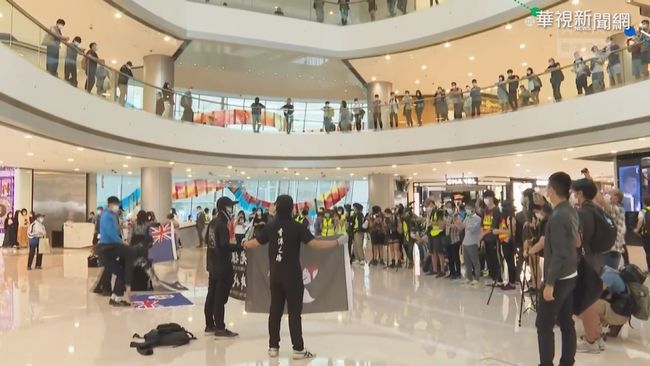 疫情趨緩再示威 港人聚集中環商場 | 華視新聞