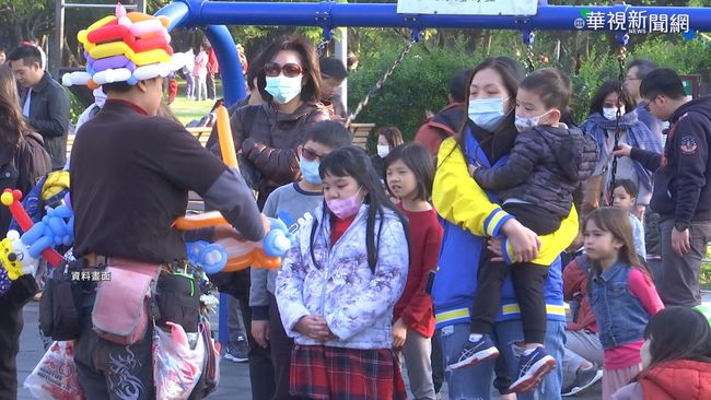 天熱口罩戴不住！網酸：台灣人各種勇敢與放鬆 | 華視新聞