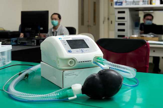 醫療級呼吸器原型機登場 工研院預計10月底量產10台 | 華視新聞
