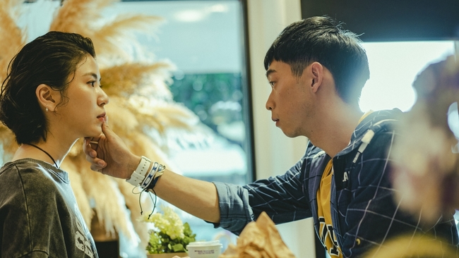 前男友淋雨找車陳璇最感動 情人吃光料理王可元稱「恐怖浪漫」 | 華視新聞