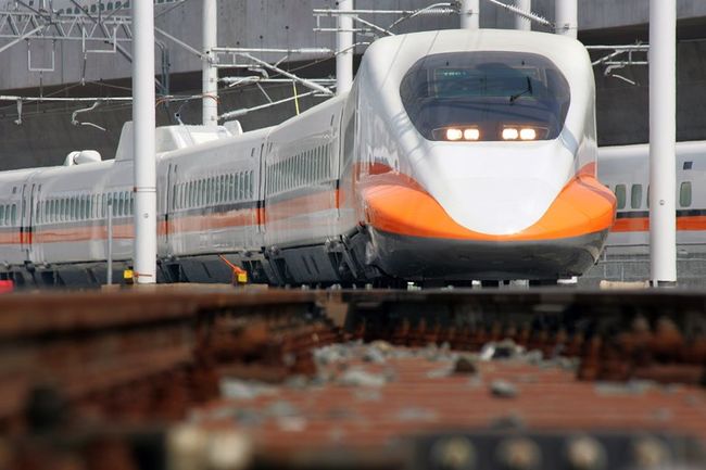 通勤時段車廂太擠 高鐵5/25起平日加開列車疏運 | 華視新聞