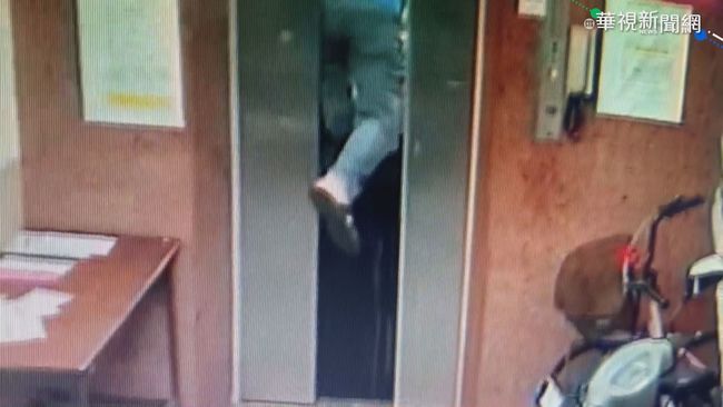 電梯老舊頻故障 住戶遭夾腳懸半空 | 華視新聞