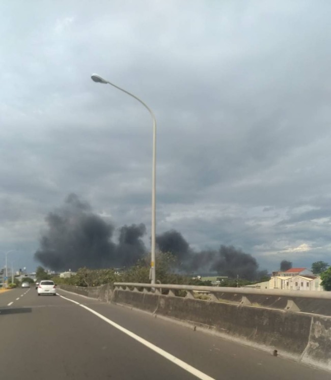 【更新】新竹空軍基地直升機墜毀 機上2官兵罹難 | 華視新聞