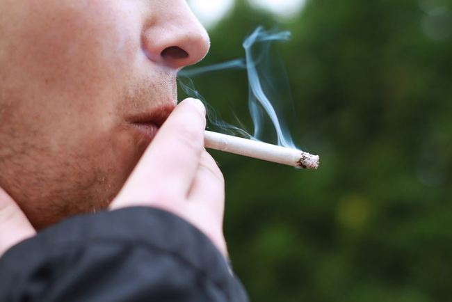 青少年吸菸率上升 國健署調查：同儕影響大 | 華視新聞