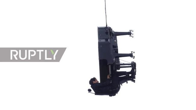 40公尺高空彈「垂直鋼琴」 瑞士音樂家：想顛覆規範 | 華視新聞