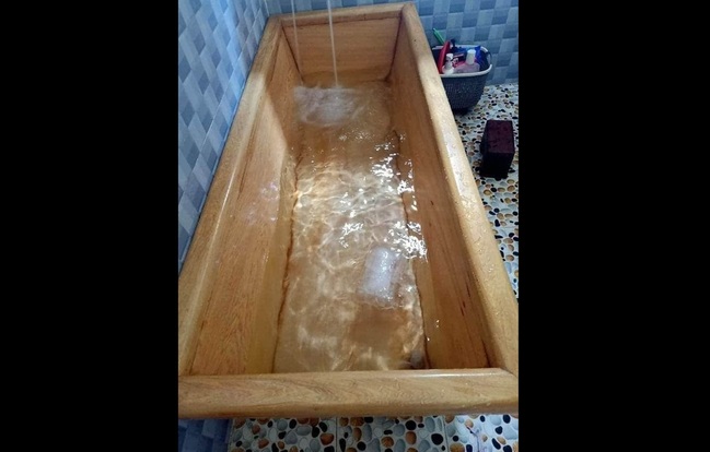 木製浴缸太像棺材？！ 網笑翻：一條龍用品 | 華視新聞