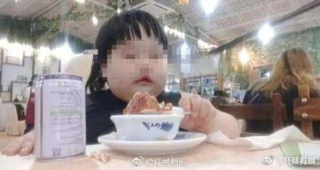 父母為拍「吃播」強餵3歲女 體重破35kg還笑「養豬」 | 華視新聞