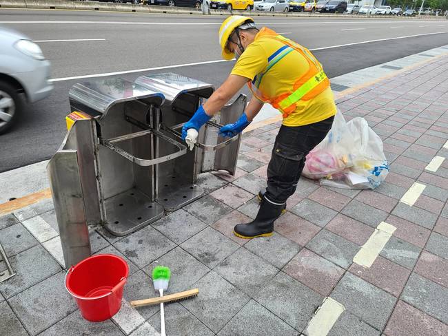 街頭垃圾桶夠不夠用？北市民調：7成民眾盼增加 | 華視新聞