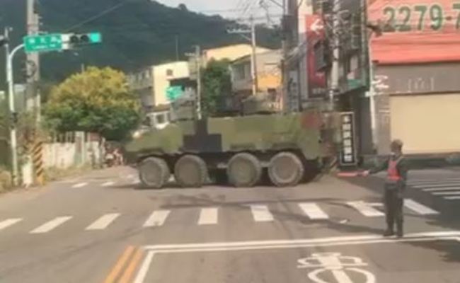 雲豹裝甲車轉彎卡卡引熱議 軍方回應揭真相 | 華視新聞