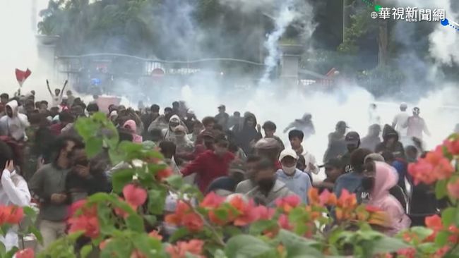 抗議就業新法 印尼爆發激烈警民衝突 | 華視新聞