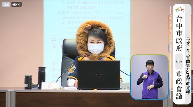 說到做到！盧秀燕今戴「獅子頭」現身市政會議 | 華視新聞