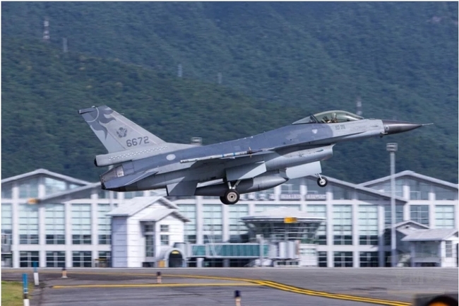 【不斷更新】F-16夜訓失聯 搜救最新進度 | 華視新聞