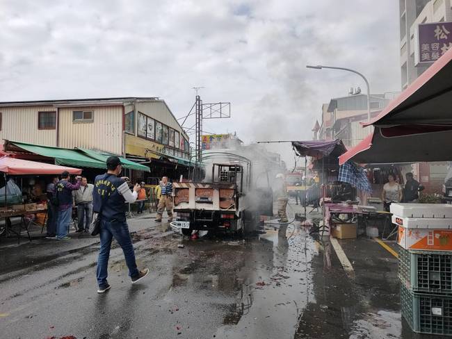 台南遶境炮車突起火 8歲女童被獨留車上成焦屍 | 華視新聞