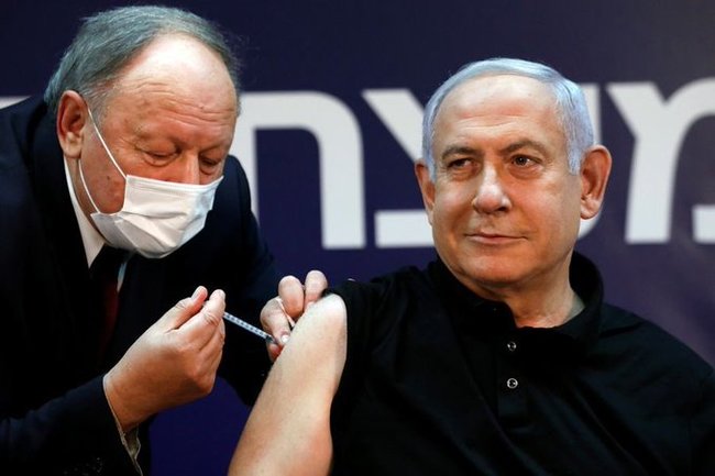 安國心！以色列總理率先接種武肺疫苗 電視實況轉播 | 華視新聞