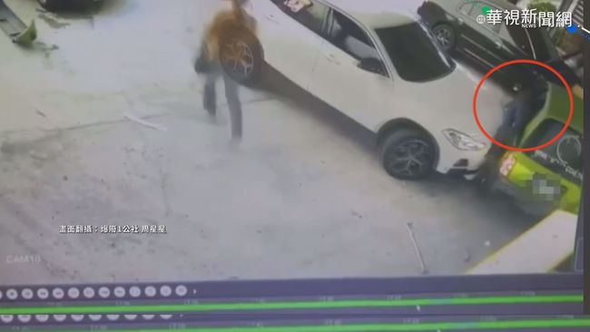 眼尖警巡邏發現失竊車 遭嫌衝撞拖行 | 華視新聞
