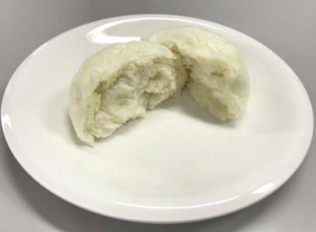 日本點心老店推出「無包餡包子（すまん）」。（翻攝自推特＠井村屋公式）