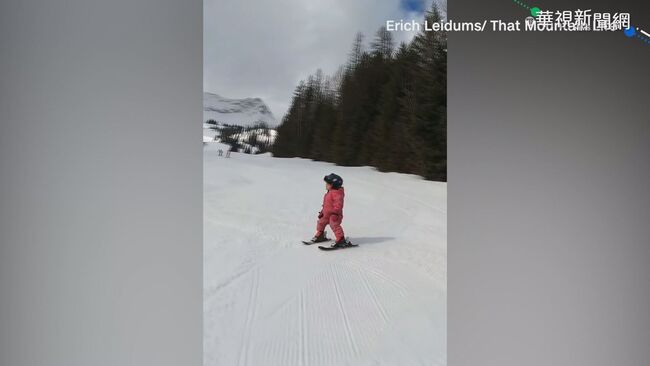 3歲女童學滑雪動作到位 自言自語超萌 | 華視新聞