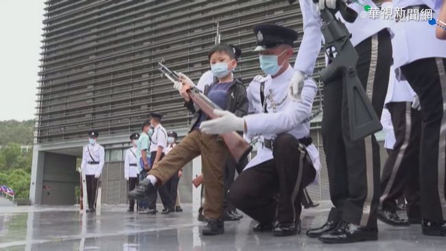 港國安教育日 小朋友玩水槍仿警鎮壓 | 華視新聞