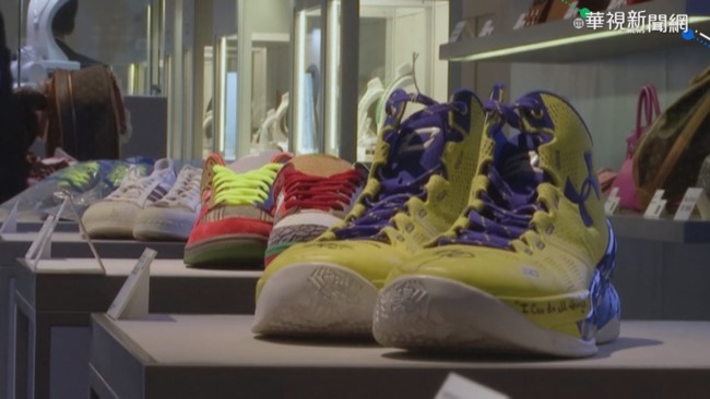 肯伊威斯特潮牌球鞋 拍出約5千萬元 | 華視新聞