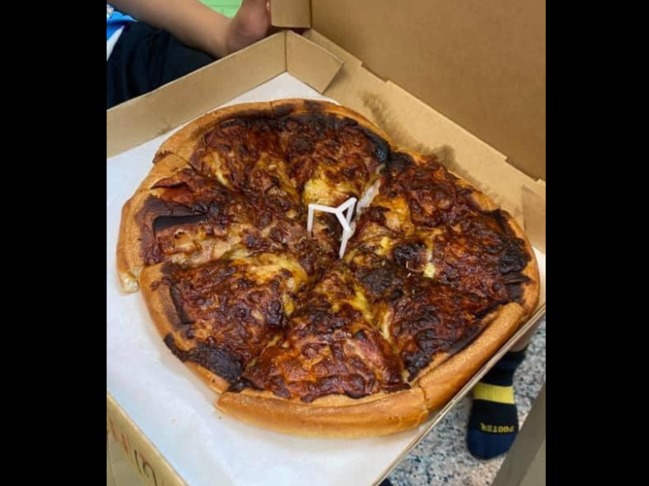 母親節訂披薩卻收到「致癌口味」？災難照曝光全場傻眼 | 華視新聞
