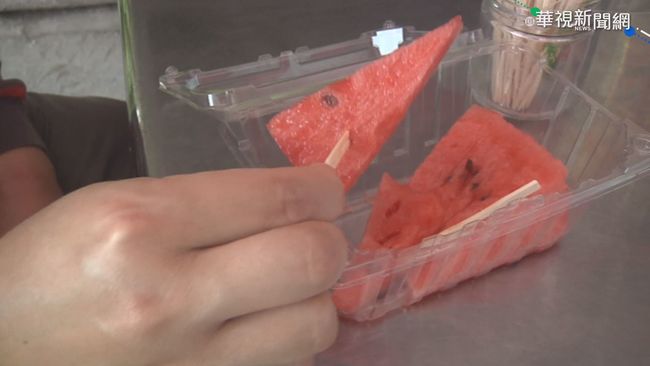 西瓜「紅肉、黃肉」吃啥好？ 營養師曝它保護黏膜 | 華視新聞