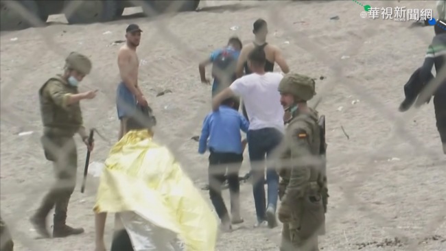 摩洛哥軍警開邊境 6千難民闖西班牙 | 華視新聞