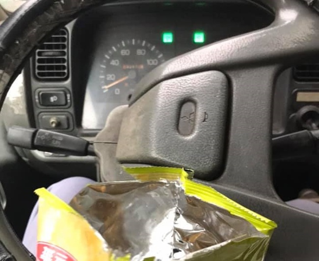 貨量多忙到沒進食 物流司機車上吃洋芋片遭嗆「檢舉你」 | 華視新聞