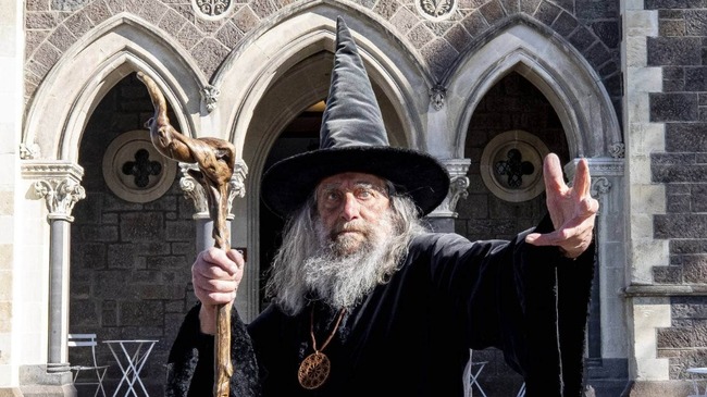 紐西蘭官方巫師遭不續聘失業 巫師表示：不詛咒議會 | 華視新聞