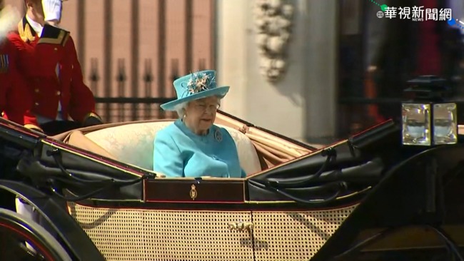 ｢我還年輕!｣ 95歲英女王拒領"年度老人獎" | 華視新聞