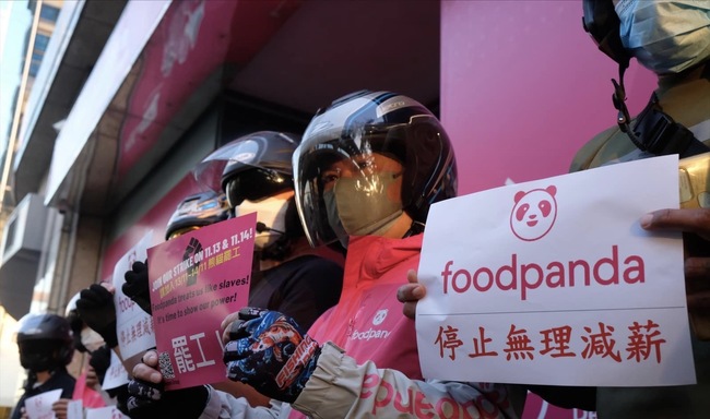 不忍了！香港熊貓外送員怒罷工 不滿資方砍外送費底價 | 華視新聞
