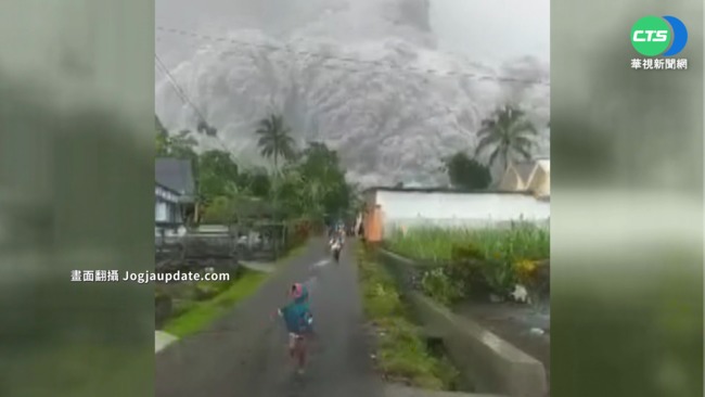 印尼爪哇島火山爆發! 煙塵沖天民眾驚逃 | 華視新聞