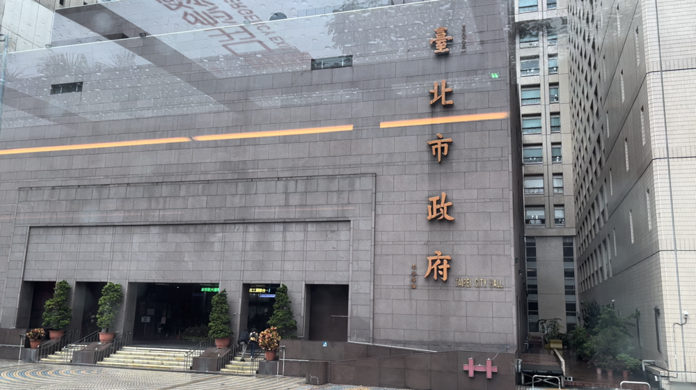雙層餐車繞行台北市大安區、信義區知名地標