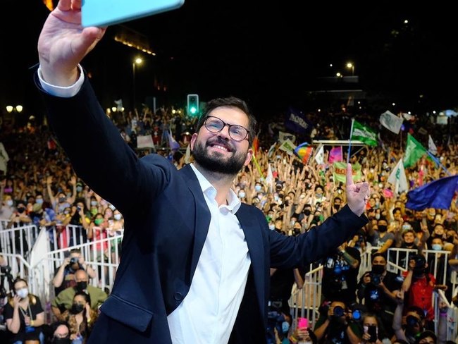 智利向左轉！ 35歲學運領袖當選史上最年輕總統 | 華視新聞