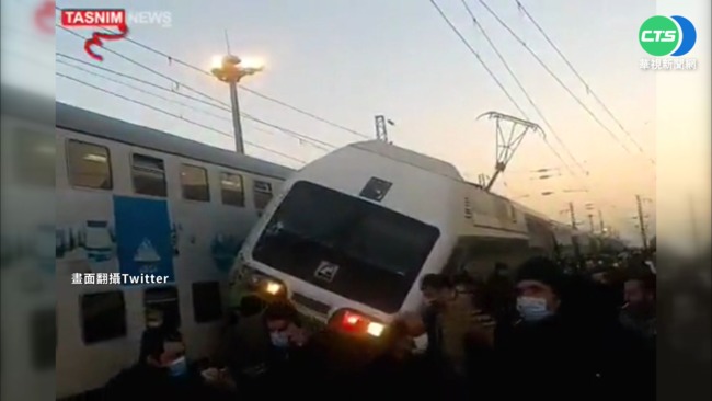 悚! 德黑蘭火車相撞出軌 至少釀22傷 | 華視新聞