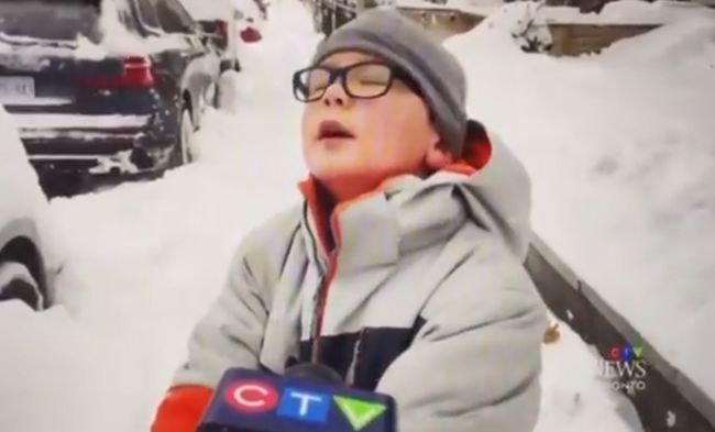 寧可上學！ 9歲童鏟雪大嘆「累死了」 真實反應暴紅 | 華視新聞